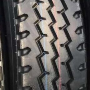 Pneumáticos radiais do ônibus econômico do caminhão da largura 259mm dos pneus do caminhão 900R20